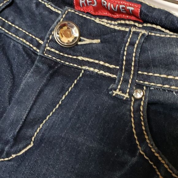 Red Rivot Distressed Capri Jeans 9 - Picture 3 of 6